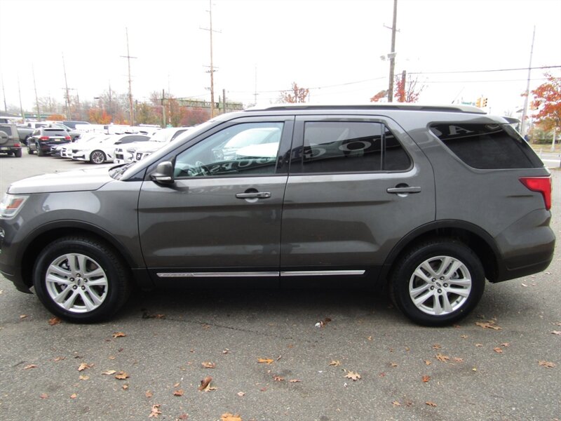 2019 Ford Explorer XLT photo 3