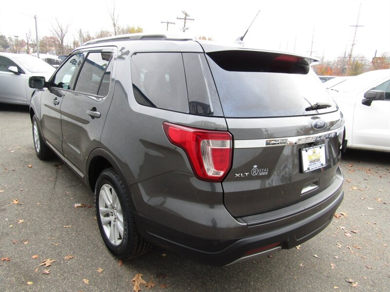 2019 Ford Explorer XLT photo 4