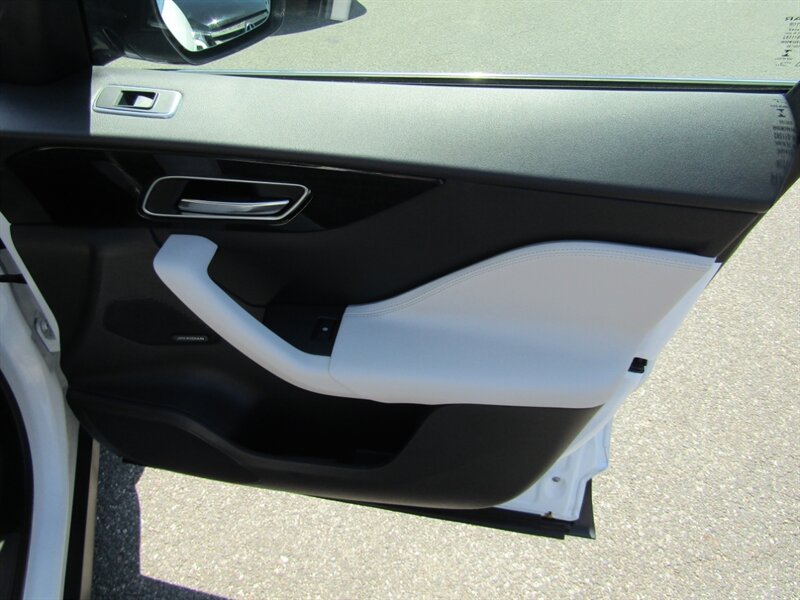 2018 Jaguar F-PACE AWD,NAV,PRESTIGE PKG,COMFORT PKG,SILVER CERTIFIED - Photo 53 - Haddon Twp, NJ 08107
