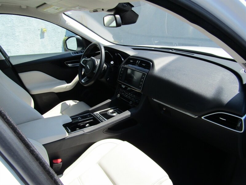 2018 Jaguar F-PACE AWD,NAV,PRESTIGE PKG,COMFORT PKG,SILVER CERTIFIED - Photo 52 - Haddon Twp, NJ 08107