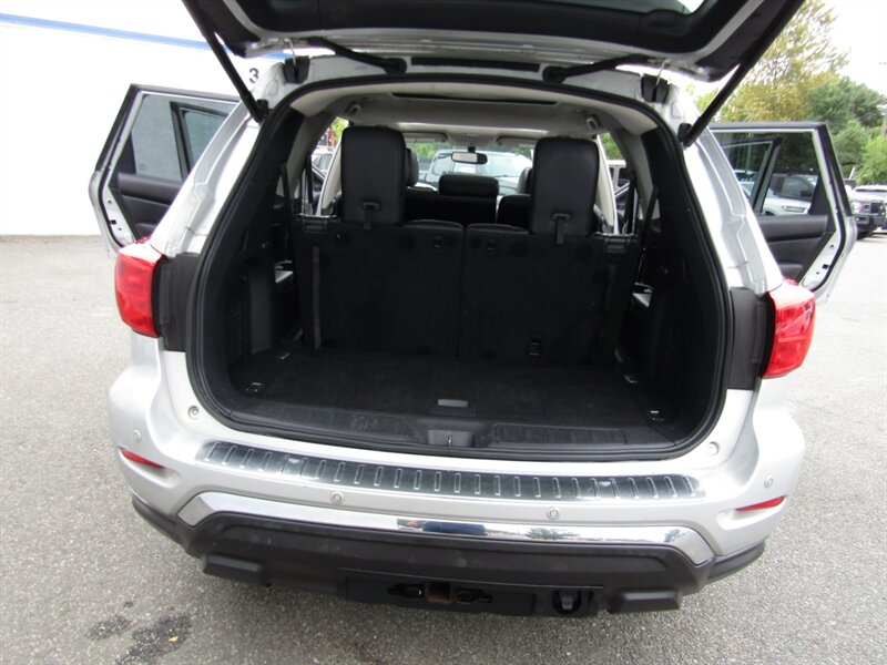 2017 Nissan Pathfinder SL photo 39