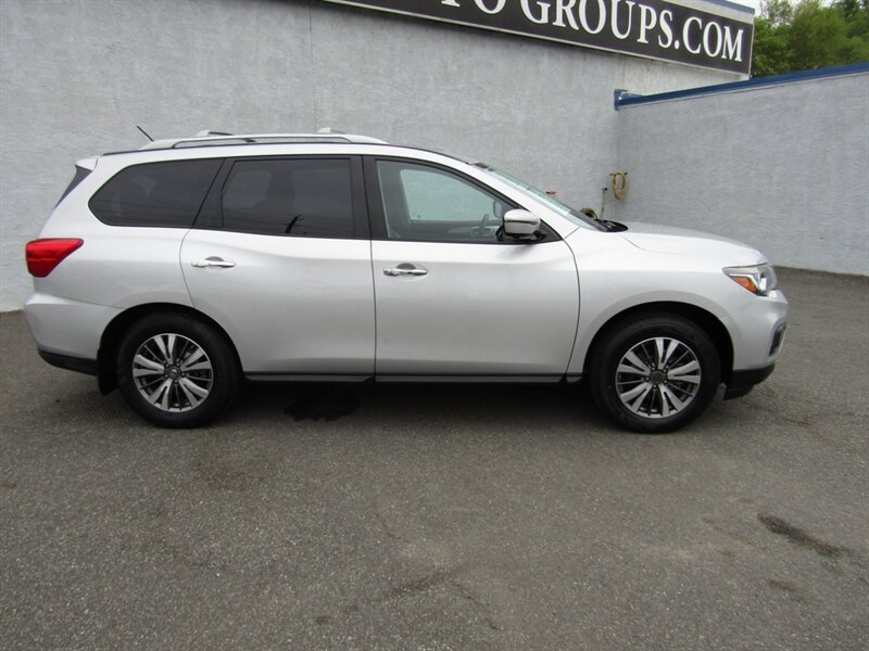2017 Nissan Pathfinder SL photo 4