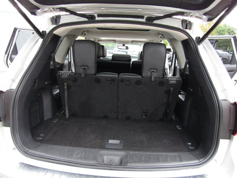 2017 Nissan Pathfinder SL photo 42