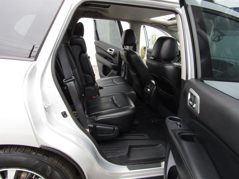 2017 Nissan Pathfinder SL photo 34