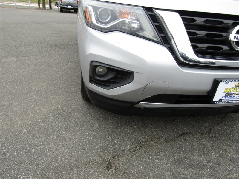 2017 Nissan Pathfinder SL photo 6