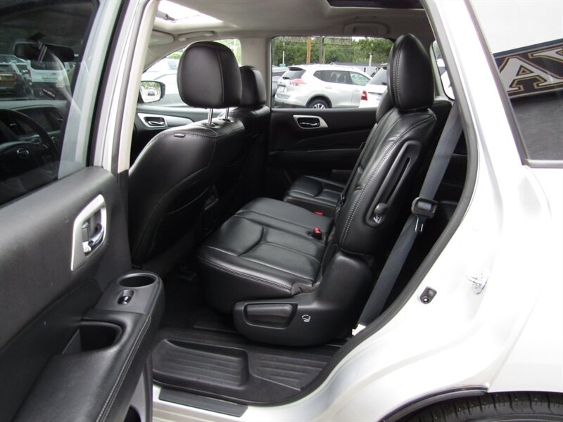 2017 Nissan Pathfinder SL photo 33