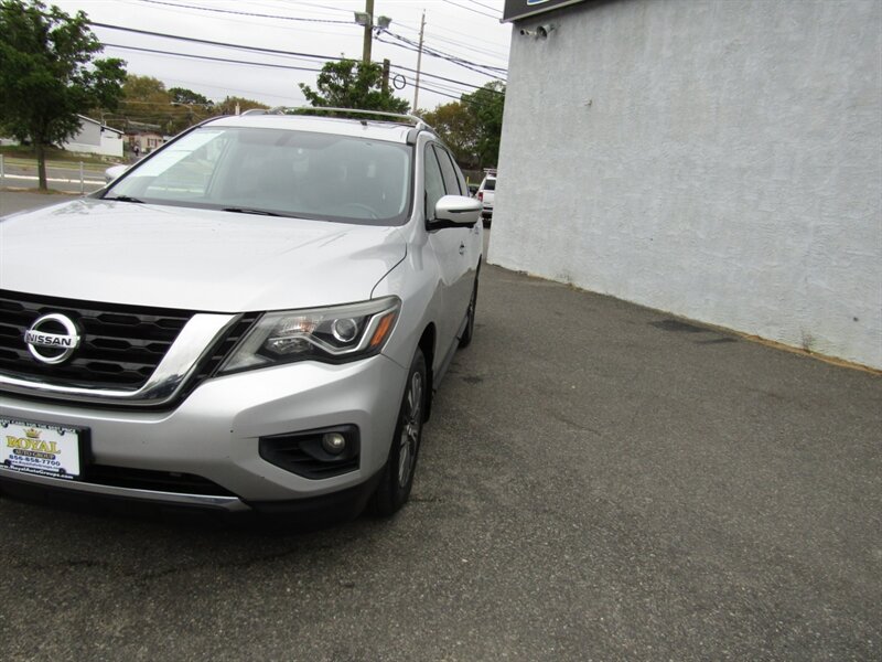2017 Nissan Pathfinder SL photo 17