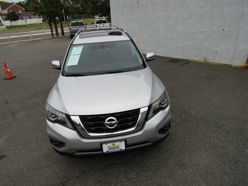 2017 Nissan Pathfinder SL photo 11