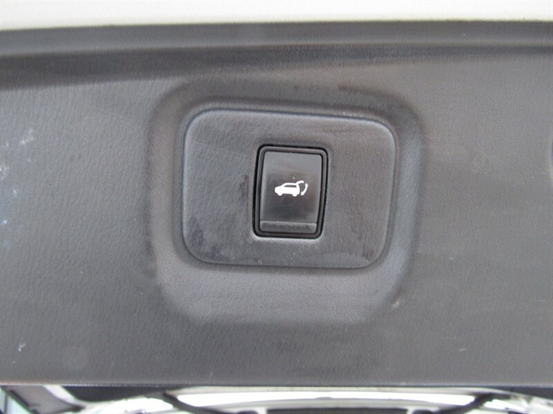 2017 Nissan Pathfinder SL photo 41