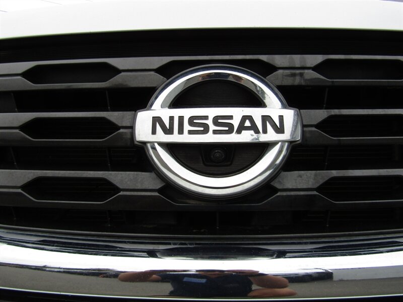 2017 Nissan Pathfinder SL photo 10