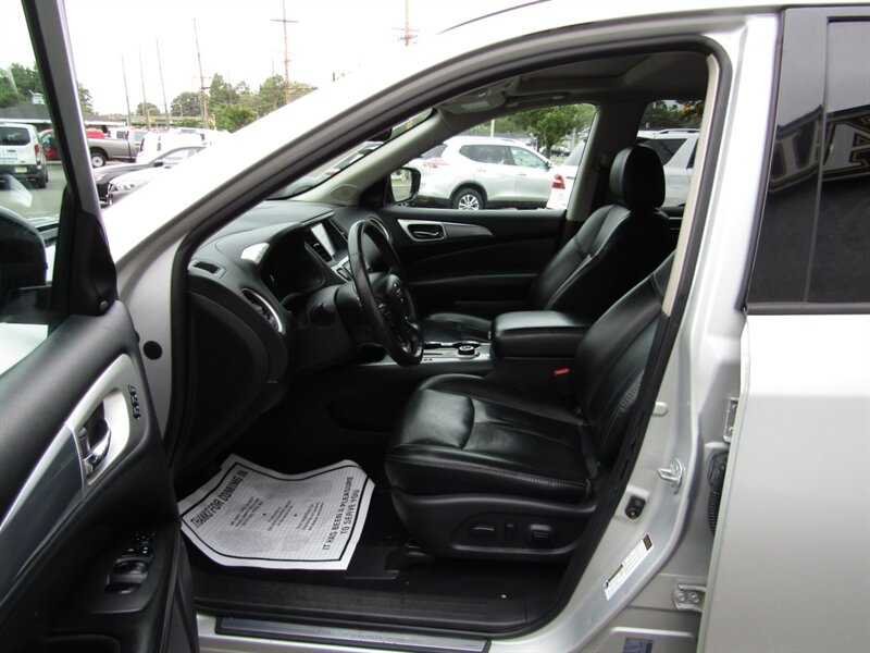2017 Nissan Pathfinder SL photo 30