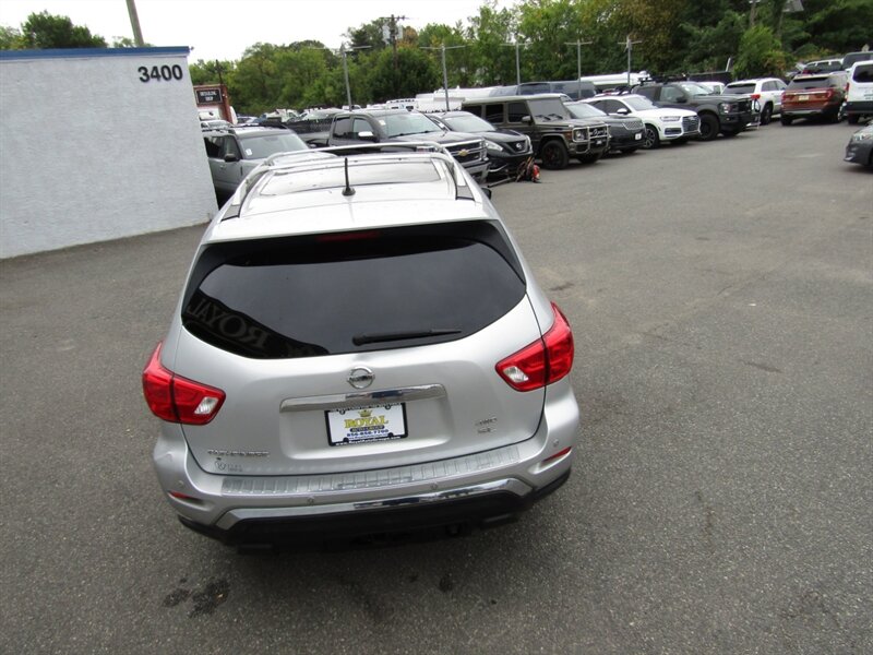2017 Nissan Pathfinder SL photo 26