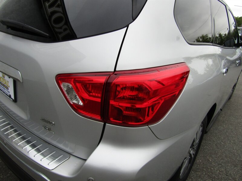 2017 Nissan Pathfinder SL photo 22