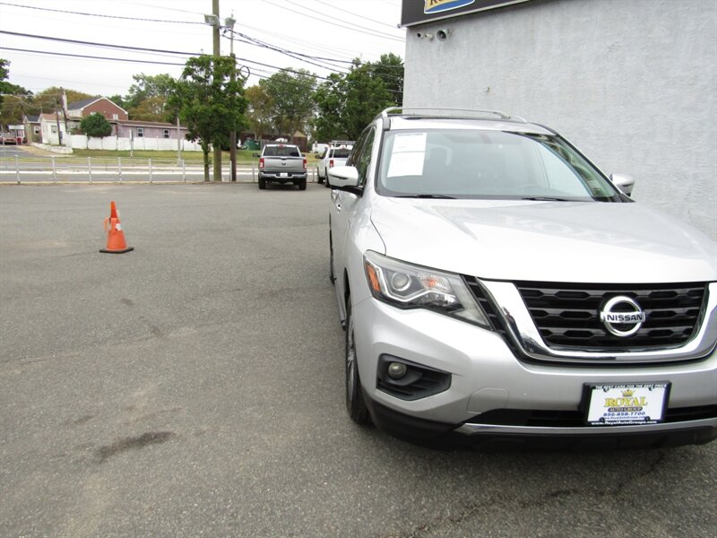 2017 Nissan Pathfinder SL photo 16