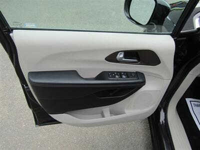 2017 Chrysler Pacifica Touring Plus - Photo 14 - Haddon Twp, NJ 08107