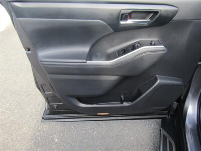 2021 Toyota Highlander XLE,NAV,DR ASST.PAG,TECH PKG,HUD,SILVER CERTIFIED - Photo 9 - Haddon Twp, NJ 08107
