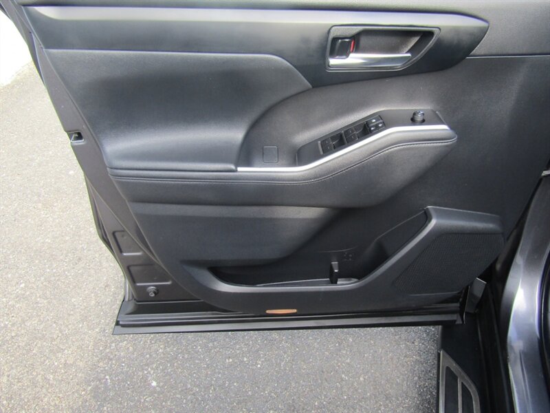 2021 Toyota Highlander XLE,NAV,DR ASST.PAG,TECH PKG,HUD,SILVER CERTIFIED - Photo 9 - Haddon Twp, NJ 08107