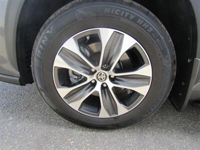 2021 Toyota Highlander XLE,NAV,DR ASST.PAG,TECH PKG,HUD,SILVER CERTIFIED - Photo 37 - Haddon Twp, NJ 08107