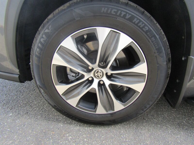 2021 Toyota Highlander XLE,NAV,DR ASST.PAG,TECH PKG,HUD,SILVER CERTIFIED - Photo 37 - Haddon Twp, NJ 08107