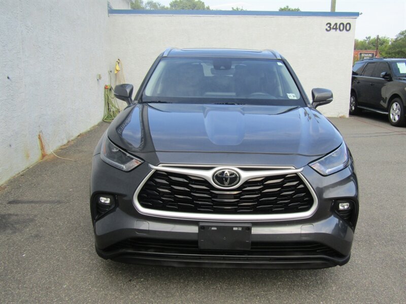 2021 Toyota Highlander XLE,NAV,DR ASST.PAG,TECH PKG,HUD,SILVER CERTIFIED - Photo 3 - Haddon Twp, NJ 08107