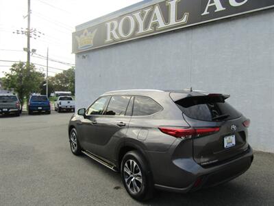 2021 Toyota Highlander XLE,NAV,DR ASST.PAG,TECH PKG,HUD,SILVER CERTIFIED - Photo 6 - Haddon Twp, NJ 08107