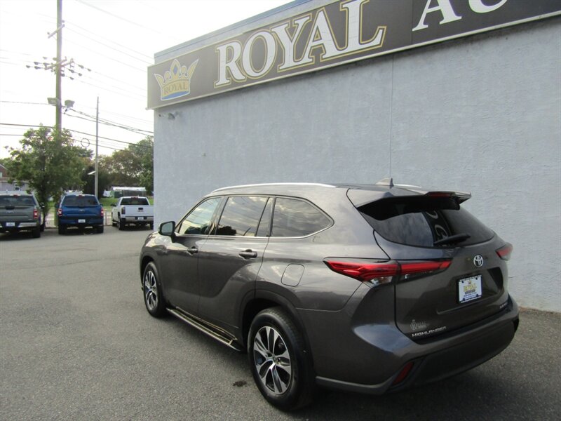 2021 Toyota Highlander XLE,NAV,DR ASST.PAG,TECH PKG,HUD,SILVER CERTIFIED - Photo 6 - Haddon Twp, NJ 08107