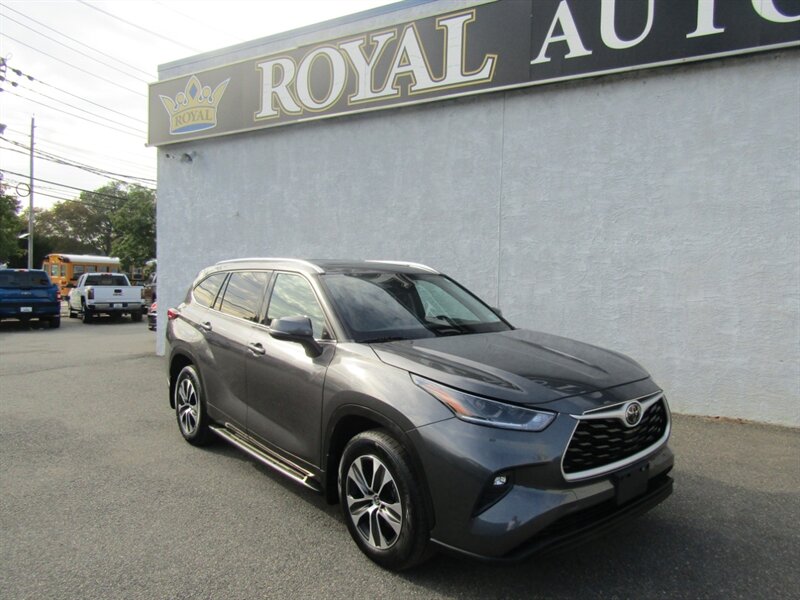 2021 Toyota Highlander XLE,NAV,DR ASST.PAG,TECH PKG,HUD,SILVER CERTIFIED   - Photo 1 - Haddon Twp, NJ 08107