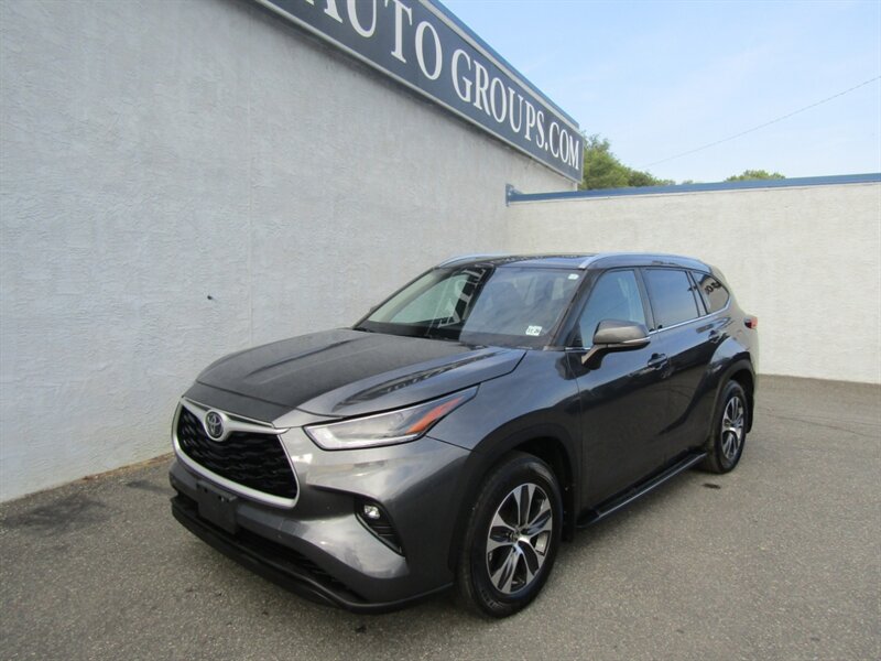 2021 Toyota Highlander XLE,NAV,DR ASST.PAG,TECH PKG,HUD,SILVER CERTIFIED - Photo 5 - Haddon Twp, NJ 08107