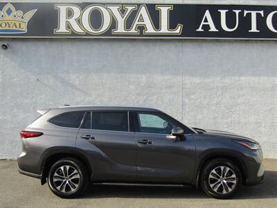 2021 Toyota Highlander XLE,NAV,DR ASST.PAG,TECH PKG,HUD,SILVER CERTIFIED - Photo 2 - Haddon Twp, NJ 08107