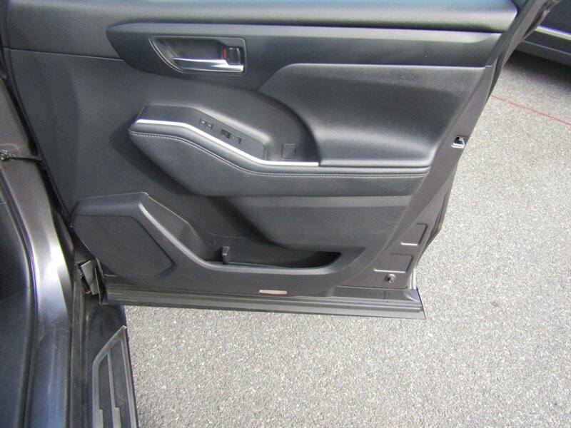 2021 Toyota Highlander XLE,NAV,DR ASST.PAG,TECH PKG,HUD,SILVER CERTIFIED - Photo 22 - Haddon Twp, NJ 08107