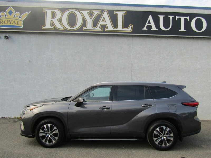 2021 Toyota Highlander XLE,NAV,DR ASST.PAG,TECH PKG,HUD,SILVER CERTIFIED - Photo 4 - Haddon Twp, NJ 08107