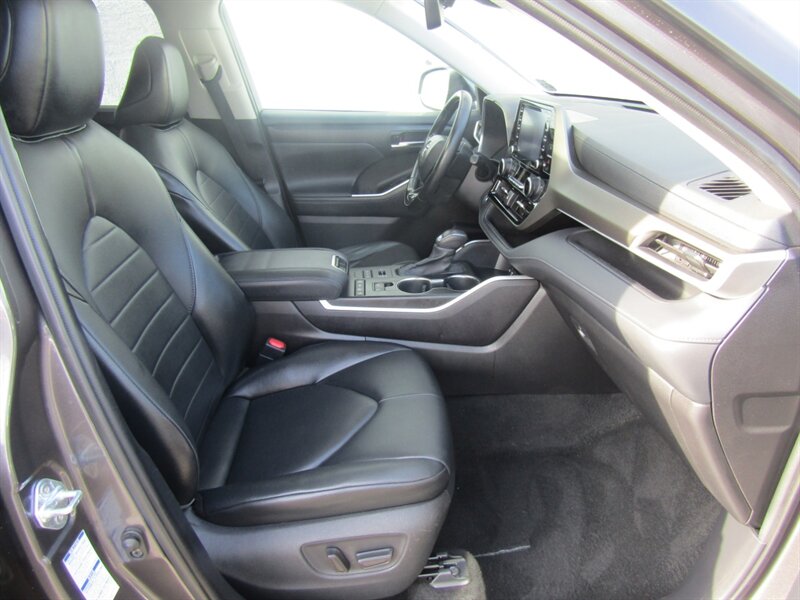 2021 Toyota Highlander XLE,NAV,DR ASST.PAG,TECH PKG,HUD,SILVER CERTIFIED - Photo 20 - Haddon Twp, NJ 08107