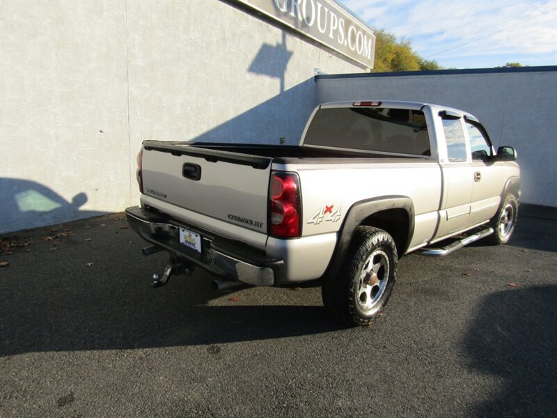 2004 Chevrolet Silverado 1500 LS photo 2