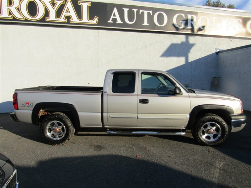 2004 Chevrolet Silverado 1500 LS photo 3