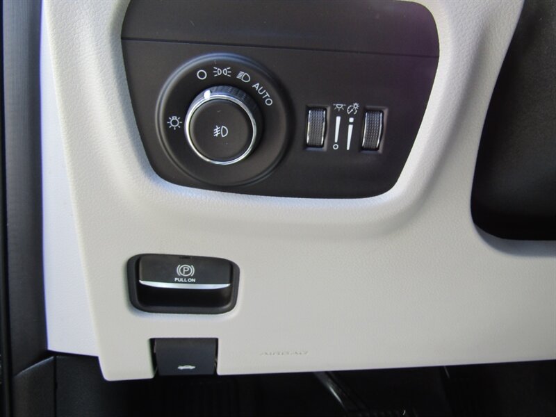 2022 Jeep Grand Cherokee L 4X4,OVERLAND,LUX TECH PKG,PANO,SILVER CERTIFIED - Photo 27 - Haddon Twp, NJ 08107