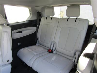 2022 Jeep Grand Cherokee L 4X4,OVERLAND,LUX TECH PKG,PANO,SILVER CERTIFIED - Photo 17 - Haddon Twp, NJ 08107