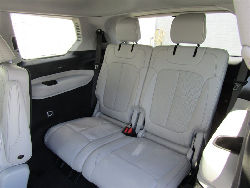 2022 Jeep Grand Cherokee L 4X4,OVERLAND,LUX TECH PKG,PANO,SILVER CERTIFIED - Photo 17 - Haddon Twp, NJ 08107