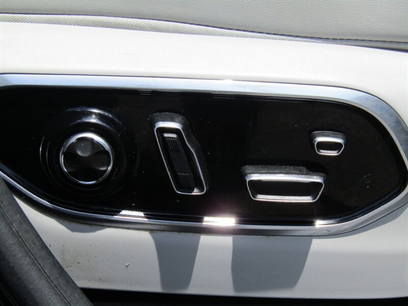 2022 Jeep Grand Cherokee L 4X4,OVERLAND,LUX TECH PKG,PANO,SILVER CERTIFIED - Photo 24 - Haddon Twp, NJ 08107