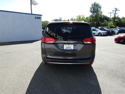 2018 Chrysler Pacifica Touring L   - Photo 6 - Haddon Twp, NJ 08107