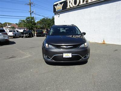 2018 Chrysler Pacifica Touring L   - Photo 2 - Haddon Twp, NJ 08107