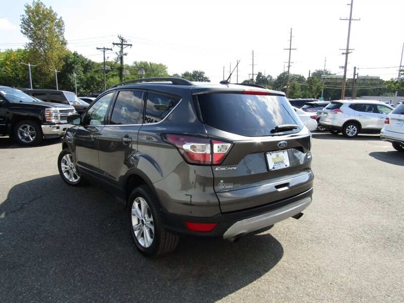 2017 Ford Escape SE photo 5