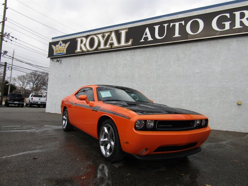 2012 Dodge Challenger R/T's photo