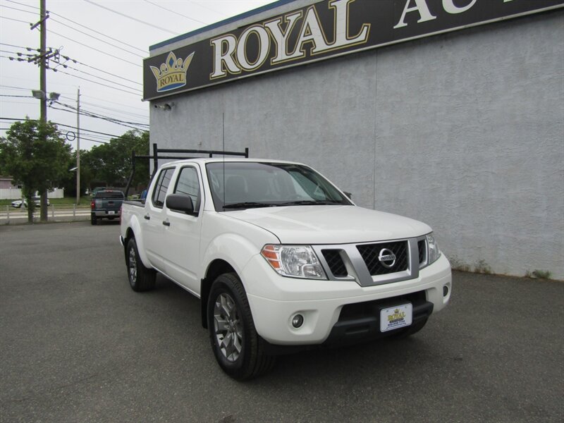 2020 Nissan Frontier SV Crew Cab 4X4 SWB's photo