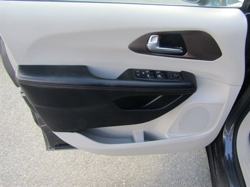 2019 Chrysler Pacifica TOURING,NAV,DVD,PWR PKG,CONV PKG,SILVER CERTIFIED - Photo 13 - Haddon Twp, NJ 08107
