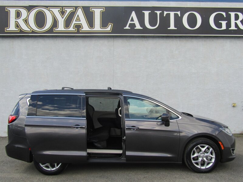 2019 Chrysler Pacifica TOURING,NAV,DVD,PWR PKG,CONV PKG,SILVER CERTIFIED - Photo 3 - Haddon Twp, NJ 08107