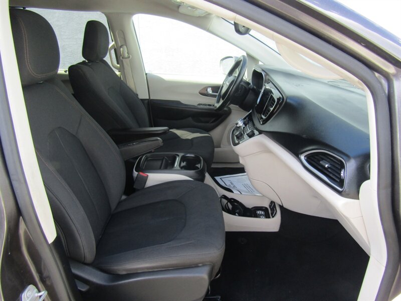 2019 Chrysler Pacifica TOURING,NAV,DVD,PWR PKG,CONV PKG,SILVER CERTIFIED - Photo 24 - Haddon Twp, NJ 08107