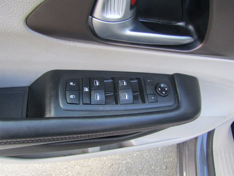 2019 Chrysler Pacifica TOURING,NAV,DVD,PWR PKG,CONV PKG,SILVER CERTIFIED - Photo 14 - Haddon Twp, NJ 08107