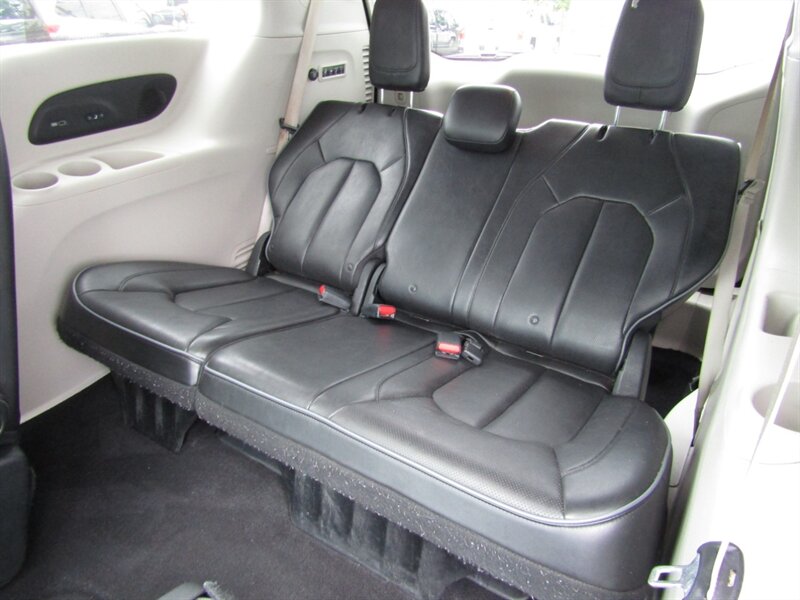 2018 Chrysler Pacifica LUX PKG,PANOROOF,TECH PKG,RVC,SILVER CERTIFIED - Photo 24 - Haddon Twp, NJ 08107