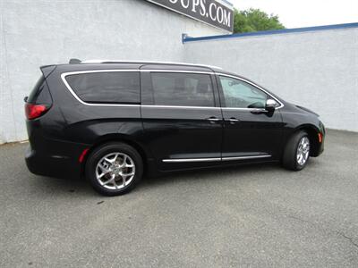 2018 Chrysler Pacifica LUX PKG,PANOROOF,TECH PKG,RVC,SILVER CERTIFIED   - Photo 8 - Haddon Twp, NJ 08107