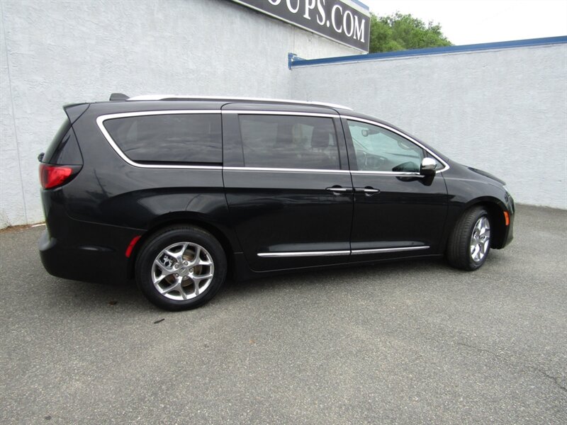 2018 Chrysler Pacifica LUX PKG,PANOROOF,TECH PKG,RVC,SILVER CERTIFIED - Photo 8 - Haddon Twp, NJ 08107